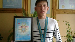 Студент специальности 1516000 – «Пожарная безопасность» Абзалов Ералы – 1 место в соревнованиях по «Пожарной эстафете» во II летнем чемпионате Министерства по ЧС РК по пожарно-спасательному спорту, г.Талдыкорган, 2014 г.